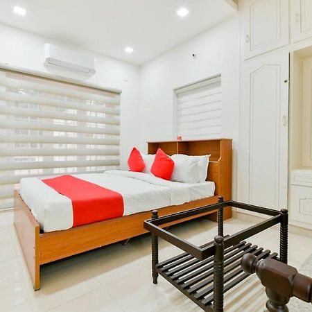 Oyo 16844 Adams Cottage Kochi Exterior foto