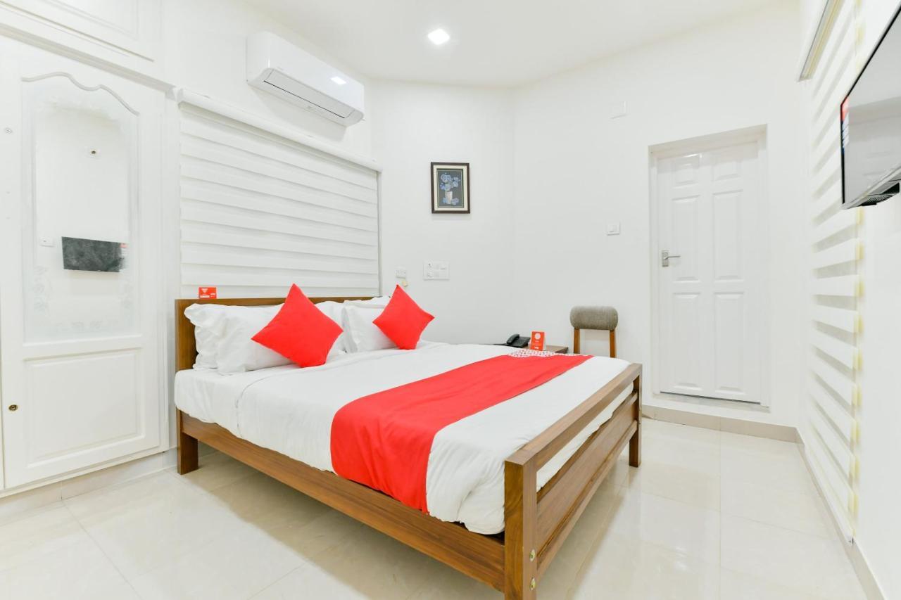 Oyo 16844 Adams Cottage Kochi Exterior foto